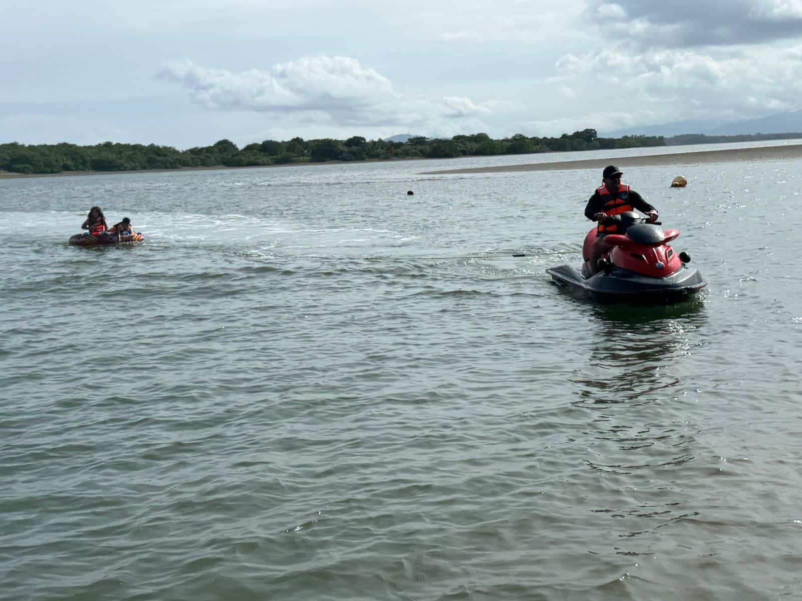 jetski playa venao panama tubbing 1 Alquiler de Jet Ski en Playa Venao Alquiler de Jet Ski en Playa Venao - Imagen 4